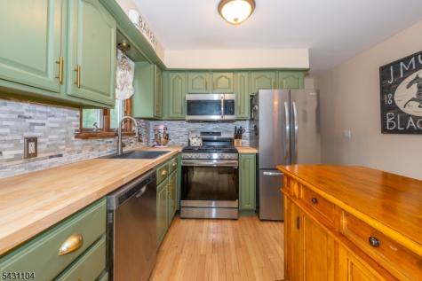 6 Madoc Trail Jefferson NJ 07438