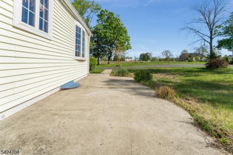 123 Lilac Drive Clinton NJ 08801