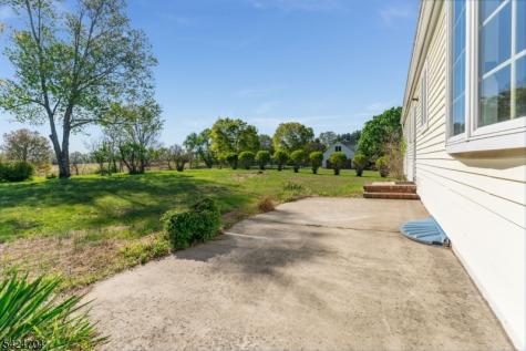123 Lilac Drive Clinton NJ 08801