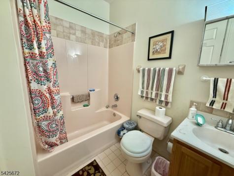 4 Scaletti Court Franklin NJ 08873