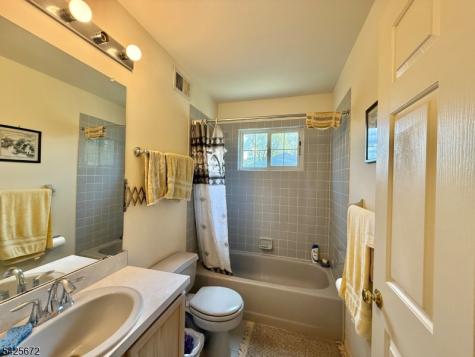 4 Scaletti Court Franklin NJ 08873