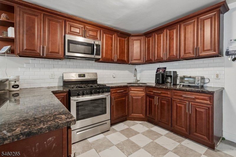 66 Oak Avenue Irvington NJ 07111