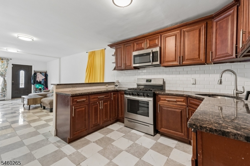 66 Oak Avenue Irvington NJ 07111