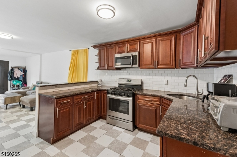 66 Oak Avenue Irvington NJ 07111