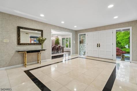 47 Cayuga Way Millburn NJ 07078