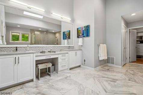47 Cayuga Way Millburn NJ 07078