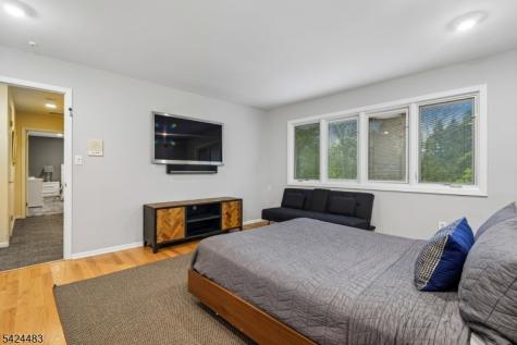 47 Cayuga Way Millburn NJ 07078