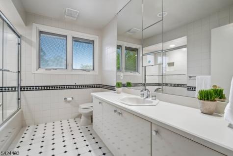 47 Cayuga Way Millburn NJ 07078
