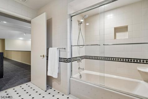 47 Cayuga Way Millburn NJ 07078