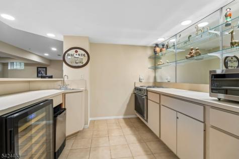 47 Cayuga Way Millburn NJ 07078