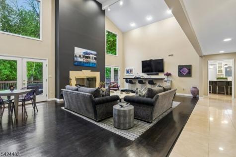 47 Cayuga Way Millburn NJ 07078