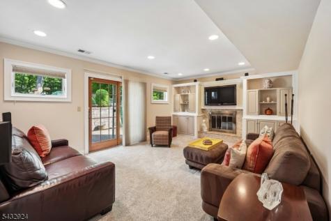 17 Stonewall Drive Livingston NJ 07039