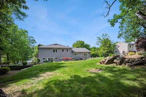 17 Stonewall Drive Livingston NJ 07039
