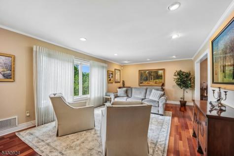 17 Stonewall Drive Livingston NJ 07039
