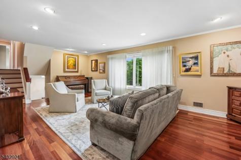 17 Stonewall Drive Livingston NJ 07039