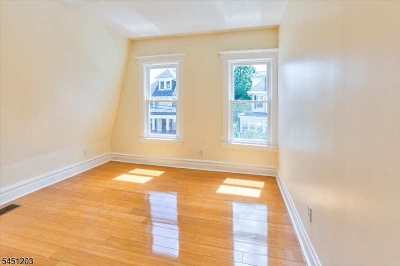 31 Voorhees Street Newark NJ 07108