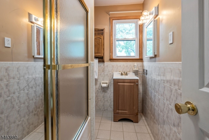 60 Mohr Avenue Bloomfield NJ 07003