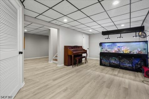 40 Tamarack Road White NJ 07823