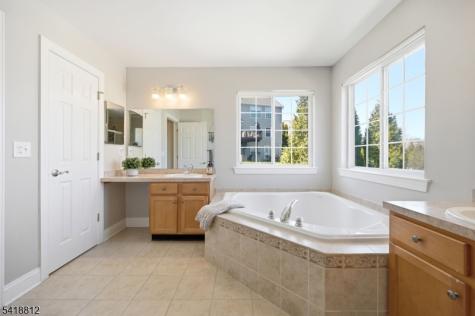 654 Skyline Drive Jefferson NJ 07849