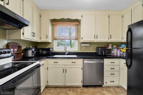 140 Papscoe Road West Milford NJ 07421