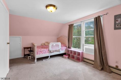 140 Papscoe Road West Milford NJ 07421