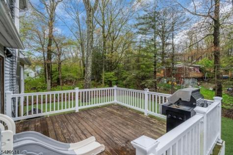 140 Papscoe Road West Milford NJ 07421