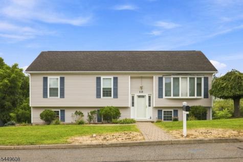 10 Lakeview Terrace Sussex NJ 07461