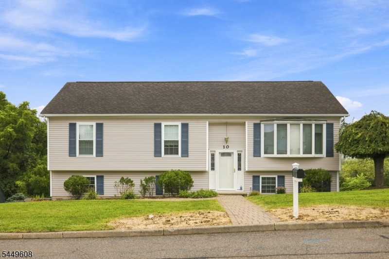 10 Lakeview Terrace Sussex NJ 07461