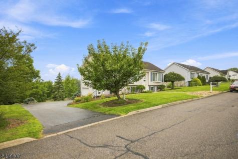 10 Lakeview Terrace Sussex NJ 07461