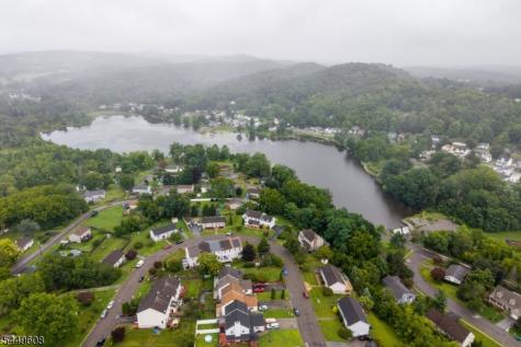 10 Lakeview Terrace Sussex NJ 07461
