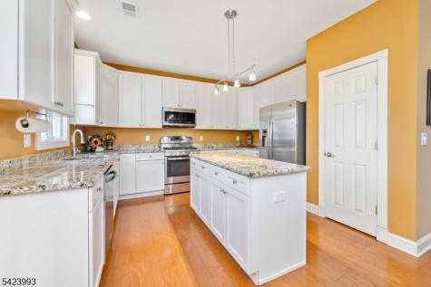 4 Nortwick Court Franklin NJ 08873