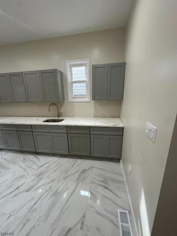 377 Littleton Avenue Newark NJ 07103