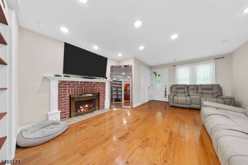 6 Hoover Road Jefferson NJ 07438