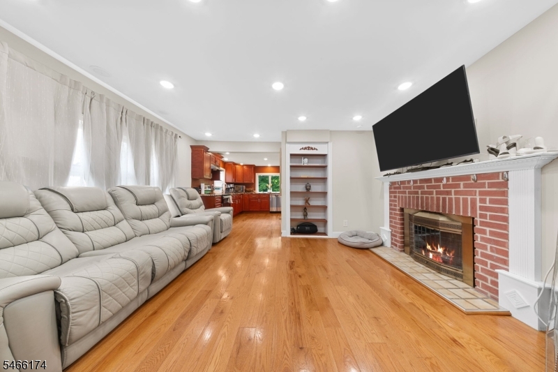 6 Hoover Road Jefferson NJ 07438