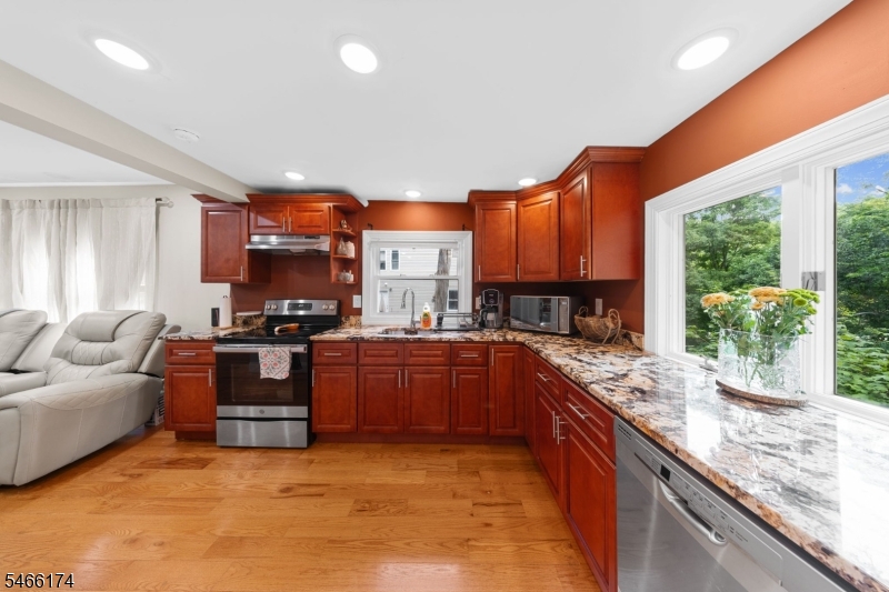 6 Hoover Road Jefferson NJ 07438