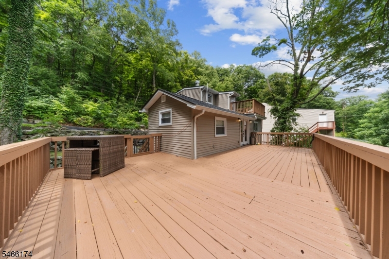 6 Hoover Road Jefferson NJ 07438