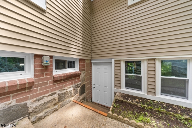 6 Hoover Road Jefferson NJ 07438