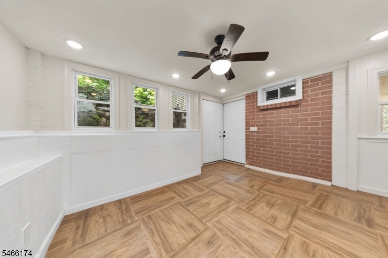 6 Hoover Road Jefferson NJ 07438