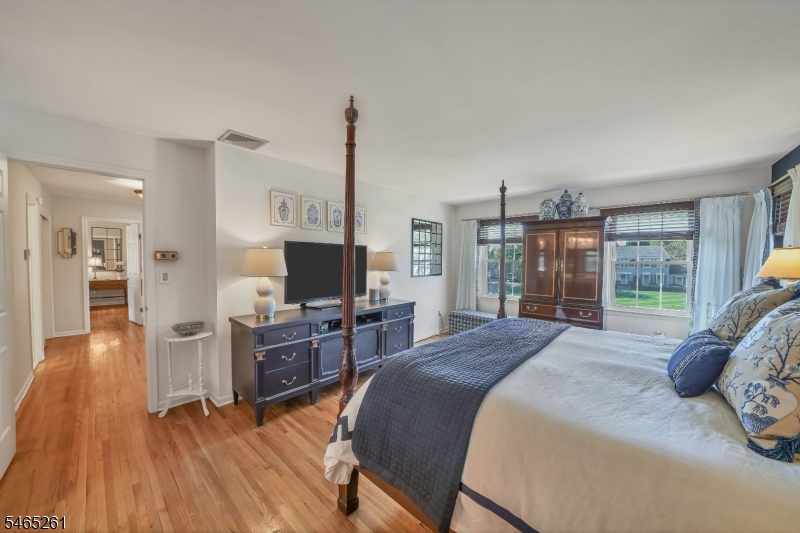8 Elm Court Washington NJ 07853