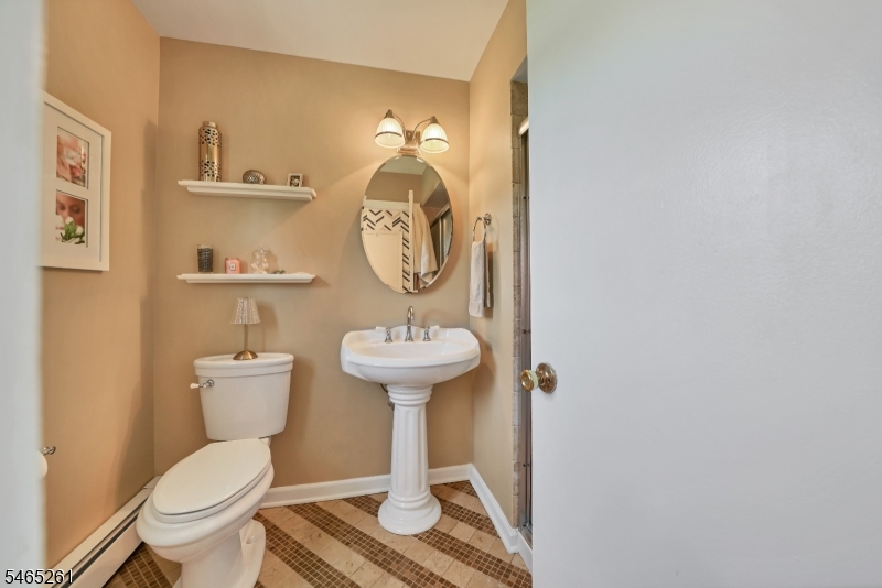 8 Elm Court Washington NJ 07853
