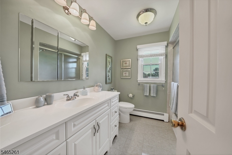 8 Elm Court Washington NJ 07853