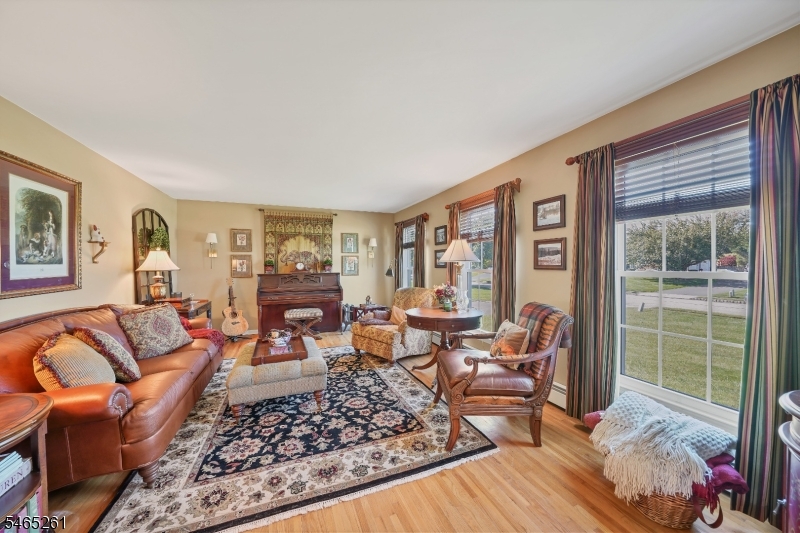 8 Elm Court Washington NJ 07853