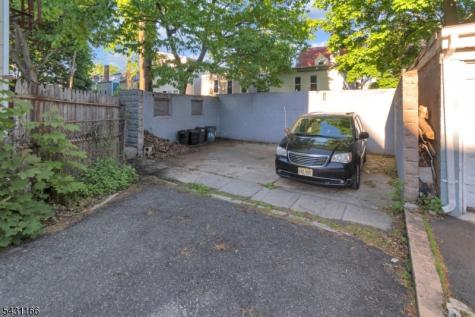 884 S 15th Street Newark NJ 07108