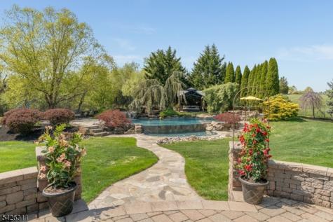22 Patrick Henry Place Raritan NJ 08551