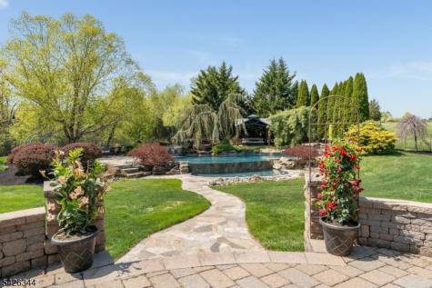22 Patrick Henry Place Raritan NJ 08551