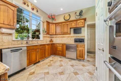38 Larsen Road East Amwell NJ 08551