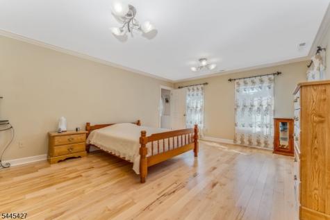 38 Larsen Road East Amwell NJ 08551