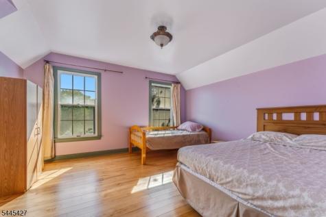 38 Larsen Road East Amwell NJ 08551