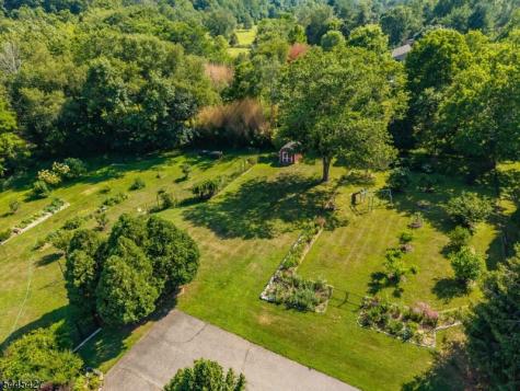 38 Larsen Road East Amwell NJ 08551