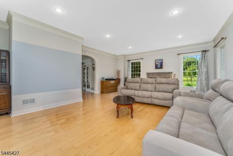 38 Larsen Road East Amwell NJ 08551